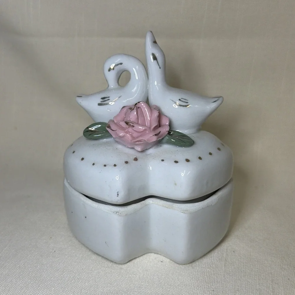 Vintage Trinket Box White Swan‎ Couple Gold Trim Pink Rose Heart Shaped Base